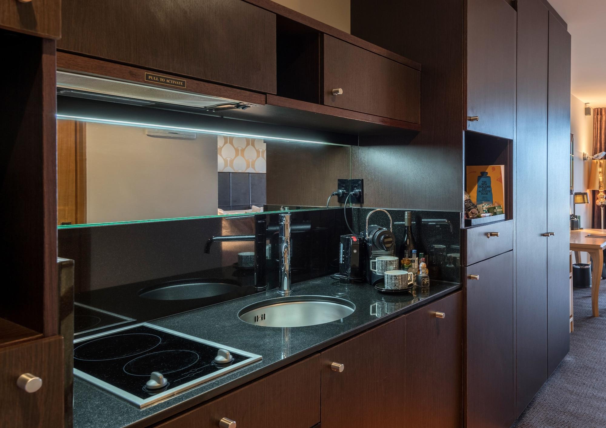 Museum Apartment Hotel, Independent Collection By Evt Wellington Zewnętrze zdjęcie A kitchen in a serviced apartment