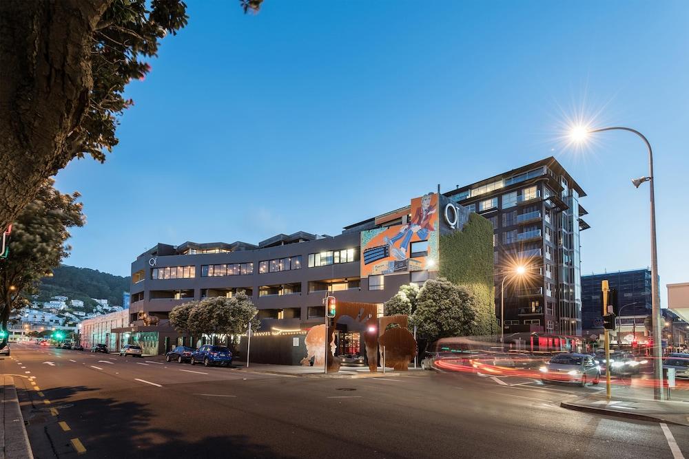 Museum Apartment Hotel, Independent Collection By Evt Wellington Zewnętrze zdjęcie The building at night